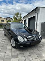 Mercedes-Benz E-Klasse 240 V6 Lim. Elegance/SCHIEBEDACH/TEMPO - Mercedes-Benz E 240 mit Benzin-Antrieb: Limousine