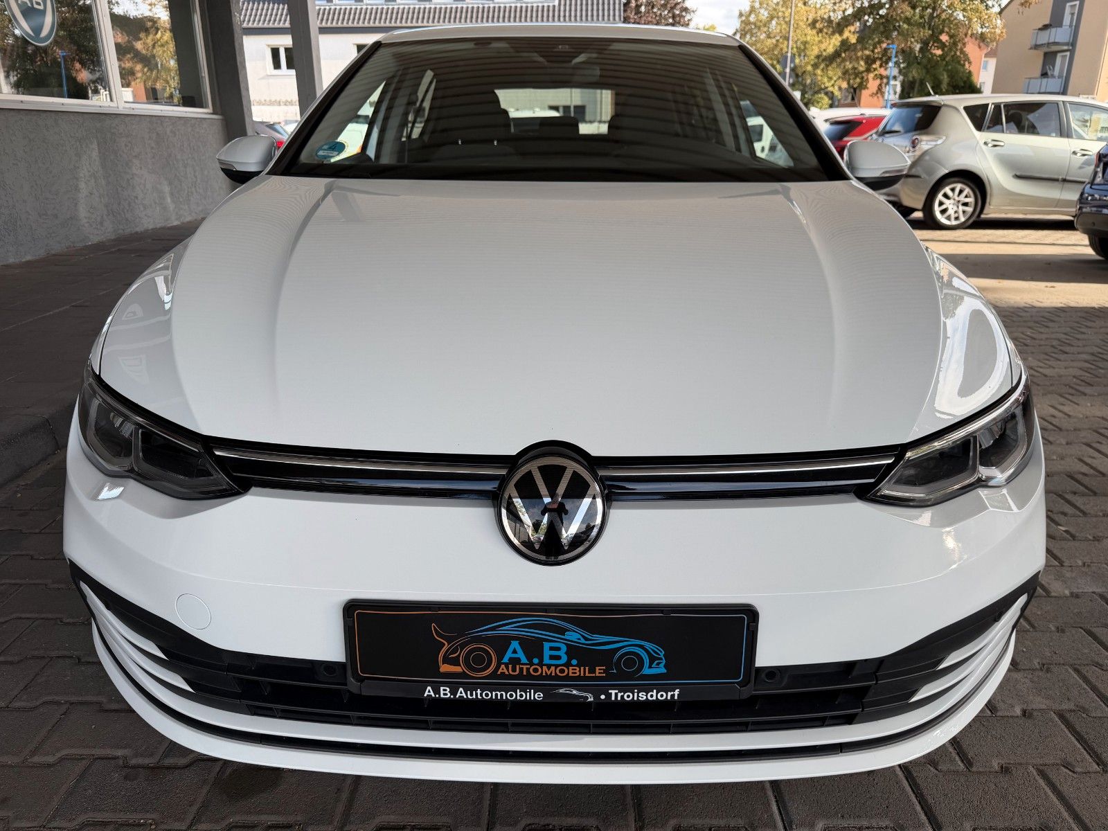 Volkswagen Golf VIII Lim. Life imagem 2