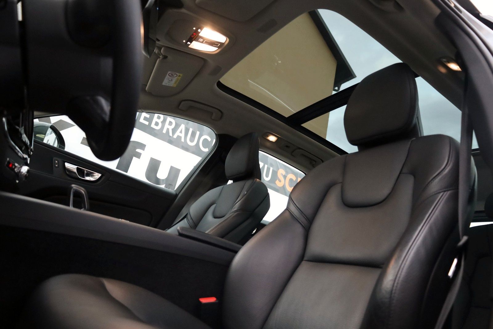 Fahrzeugabbildung Volvo XC60 Momentum Pro Leder,Navi,LED,Panorama,Kamera