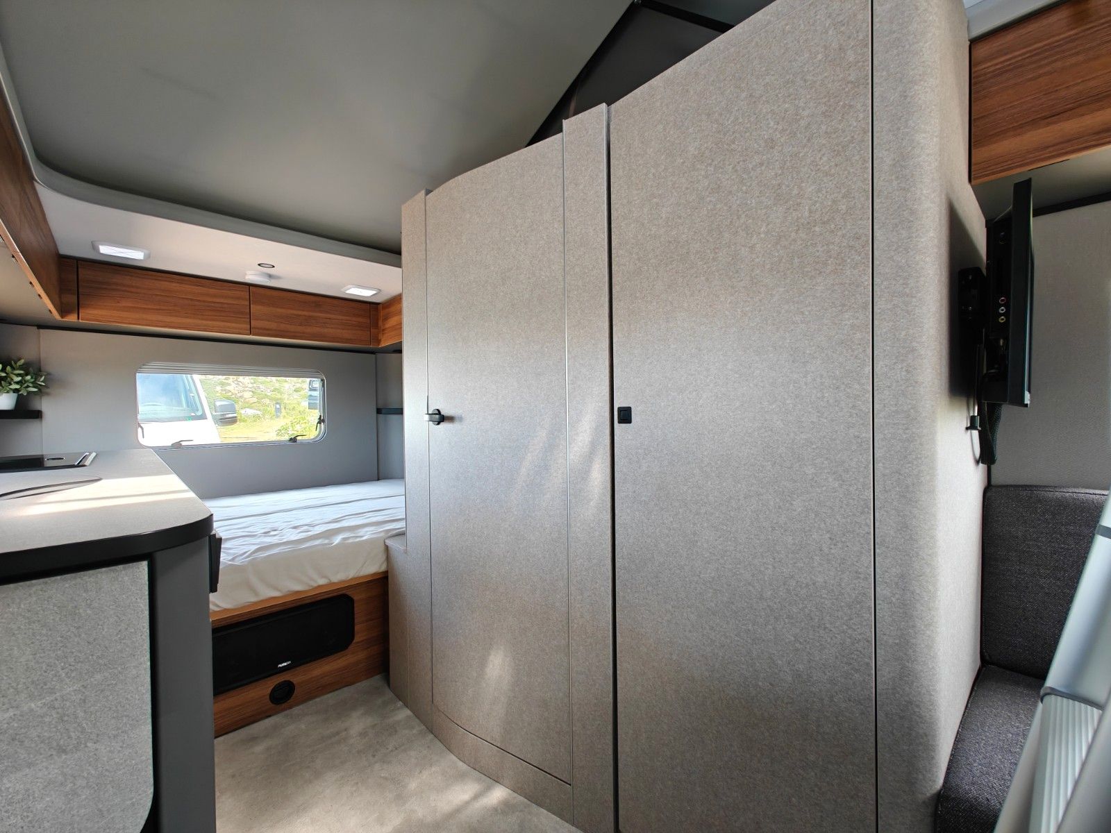 Fahrzeugabbildung HYMER / ERIBA / HYMERCAR Feeling 425 2026