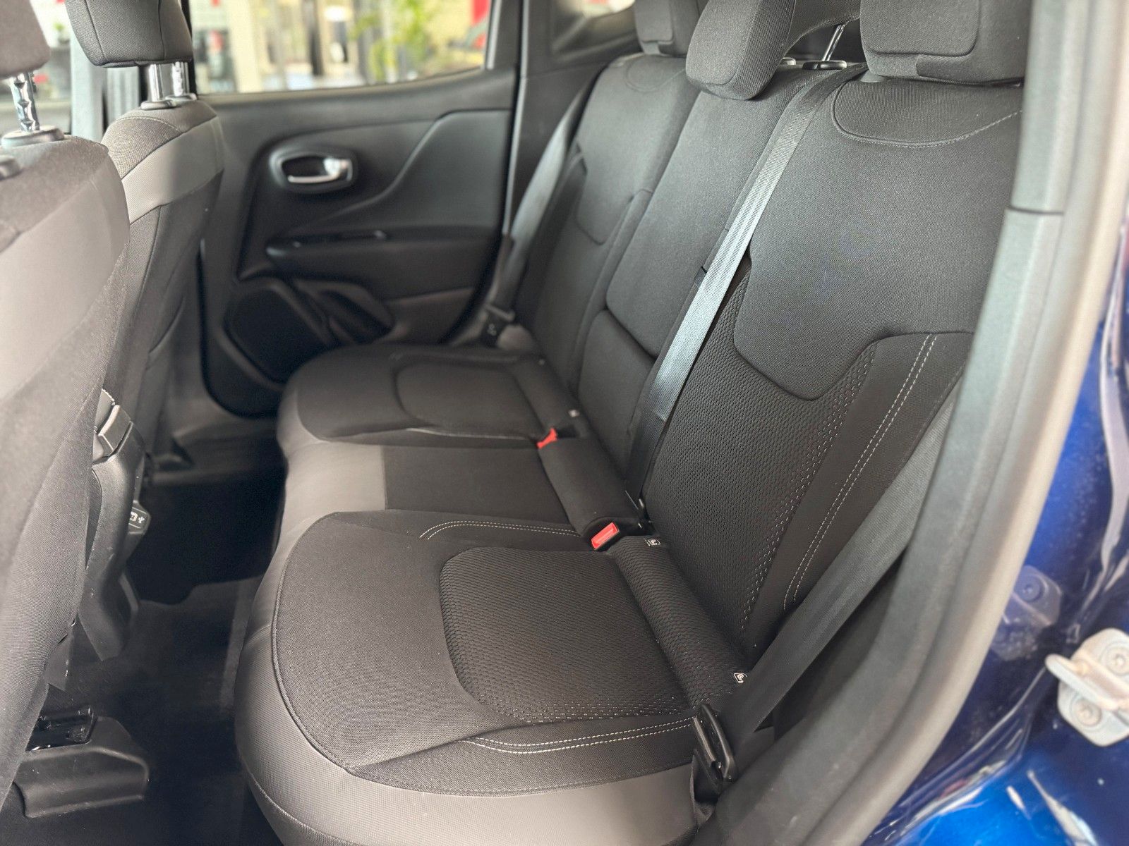 Fahrzeugabbildung Jeep Renegade Limited S 4WD Technologie-Paket
