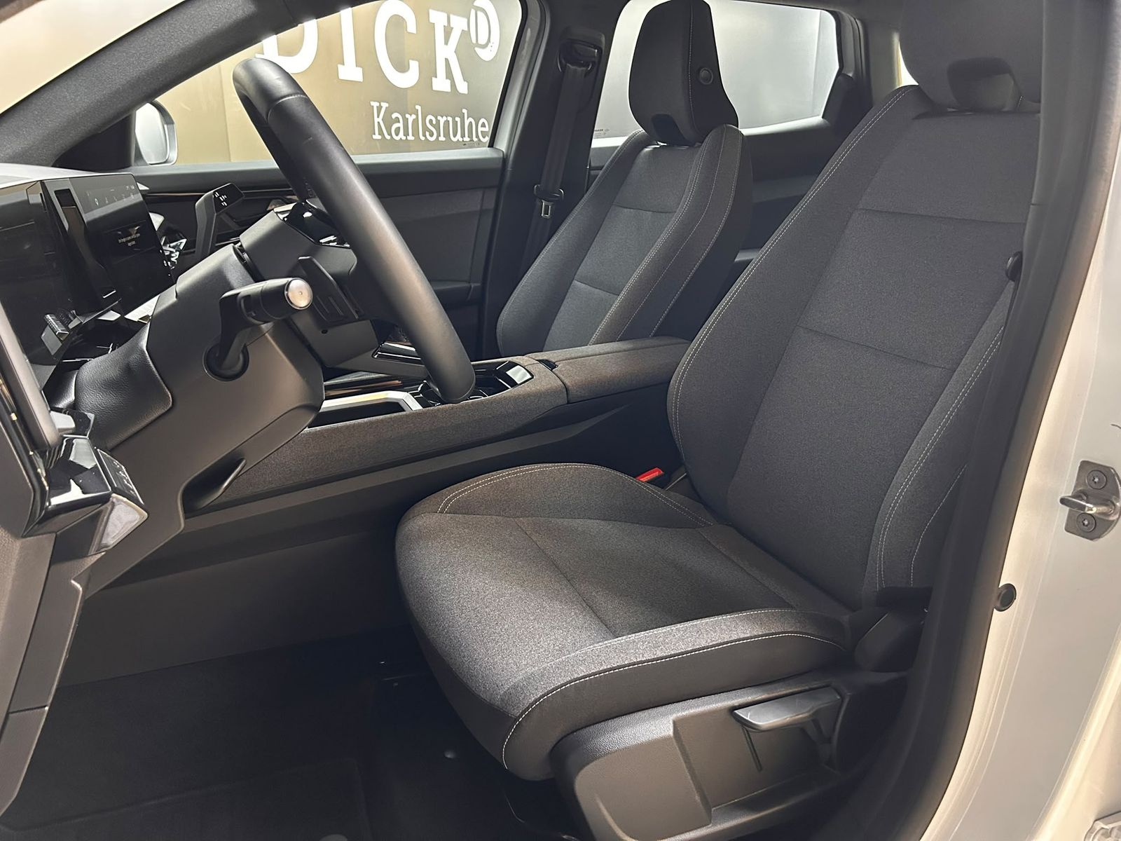 Fahrzeugabbildung Renault Austral 1.3 TCE Aut Evolut NAVI+LED+SHZ+KAM+ACC+