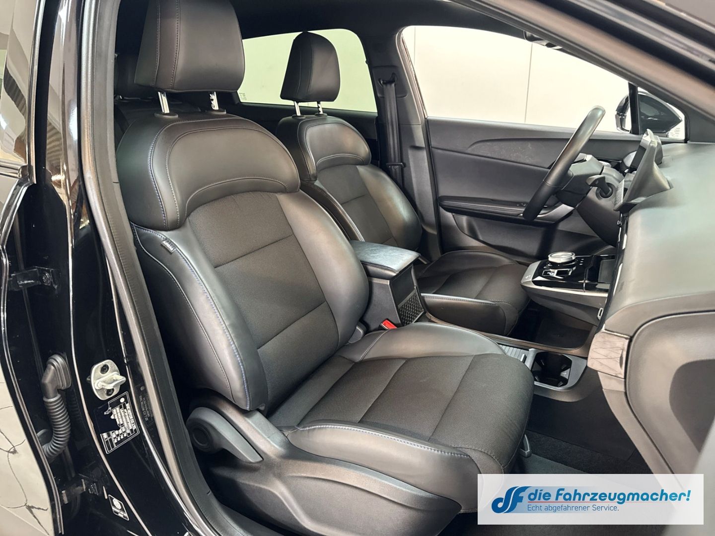 Fahrzeugabbildung MG MG4 Luxury Elektromotor 150 kW Digitales Cockpit