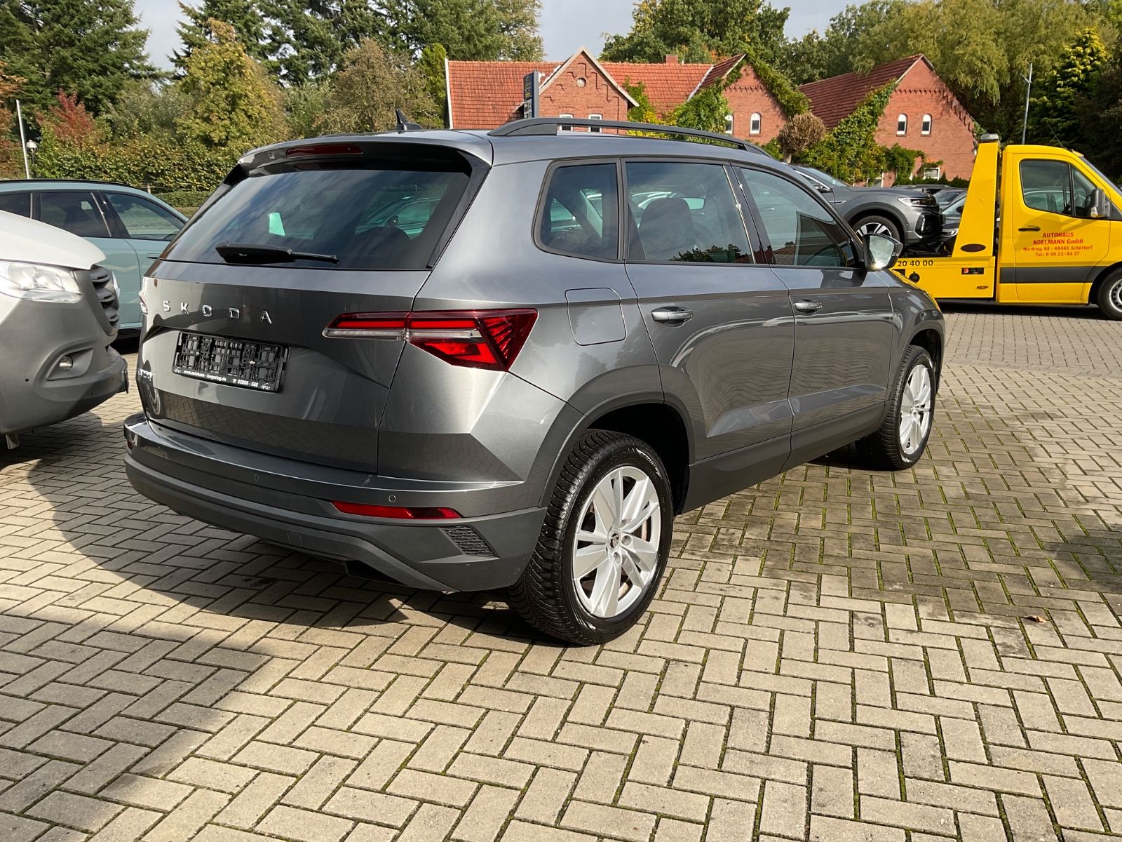 Fahrzeugabbildung SKODA Karoq 1.5l TSI DSG ACC,Kamera,Navi,LED,ACC
