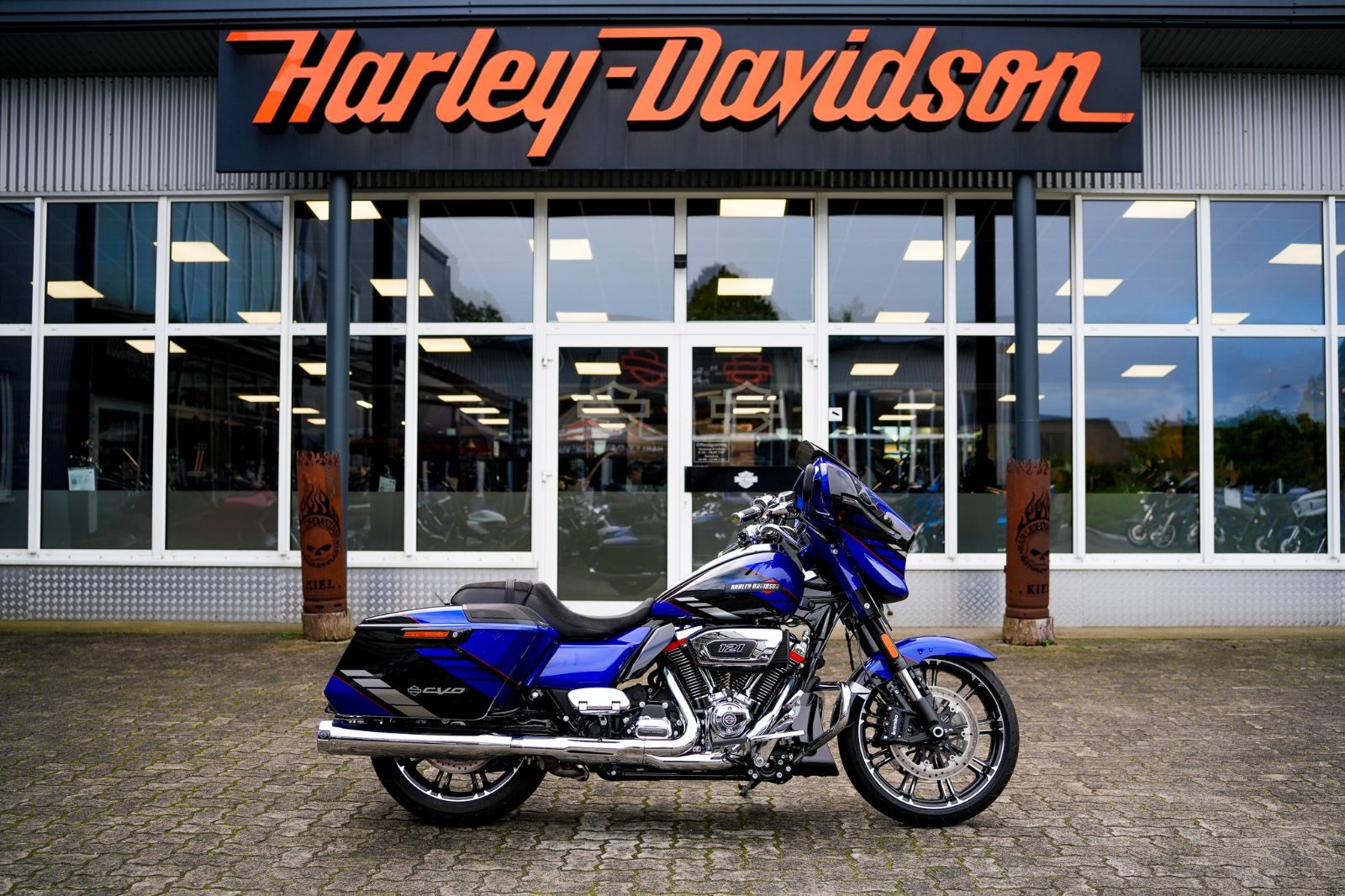 Fahrzeugabbildung Harley-Davidson CVO Street Glide  FLHXSE 121 CUI MY25