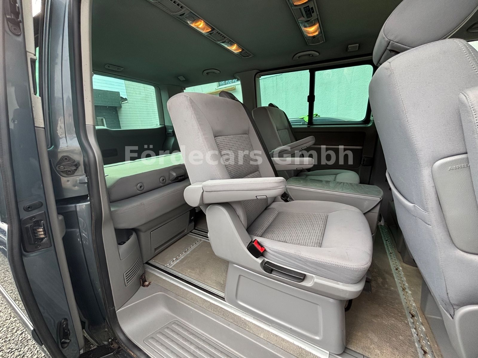 T5 Transporter Bus Multivan Comfortline