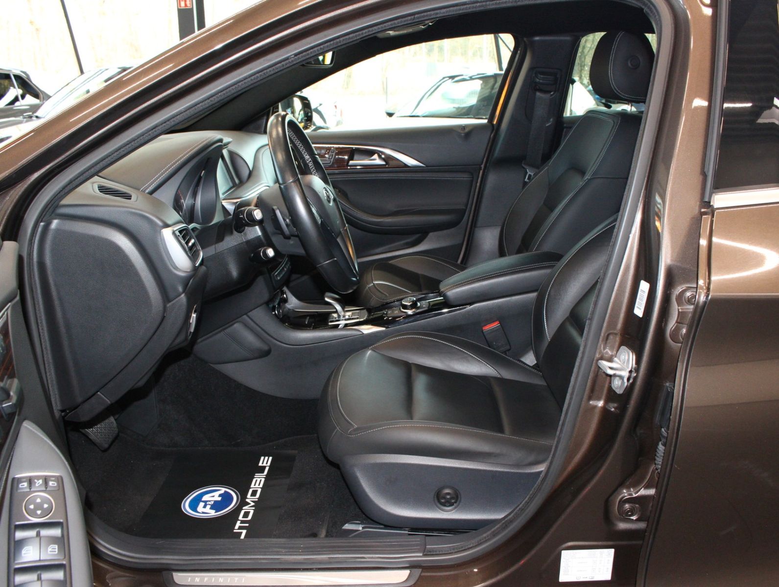 Fahrzeugabbildung Infiniti Q30 1.6 Premium 2. Hand*Navi*Kamera