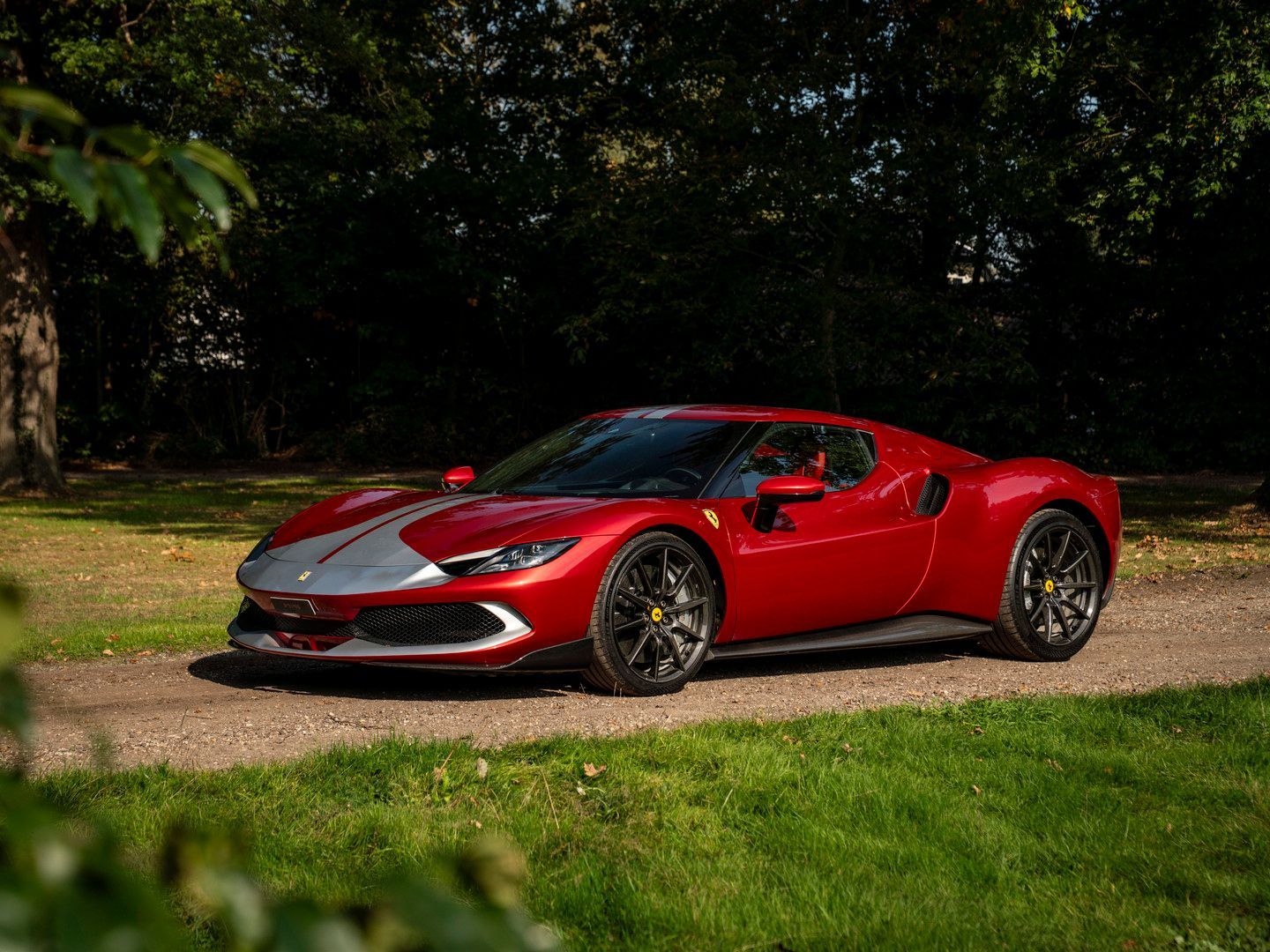 Ferrari 296 GTB 3.0 V6 Assetto Fiorano | Carbon Felgen imagem 3