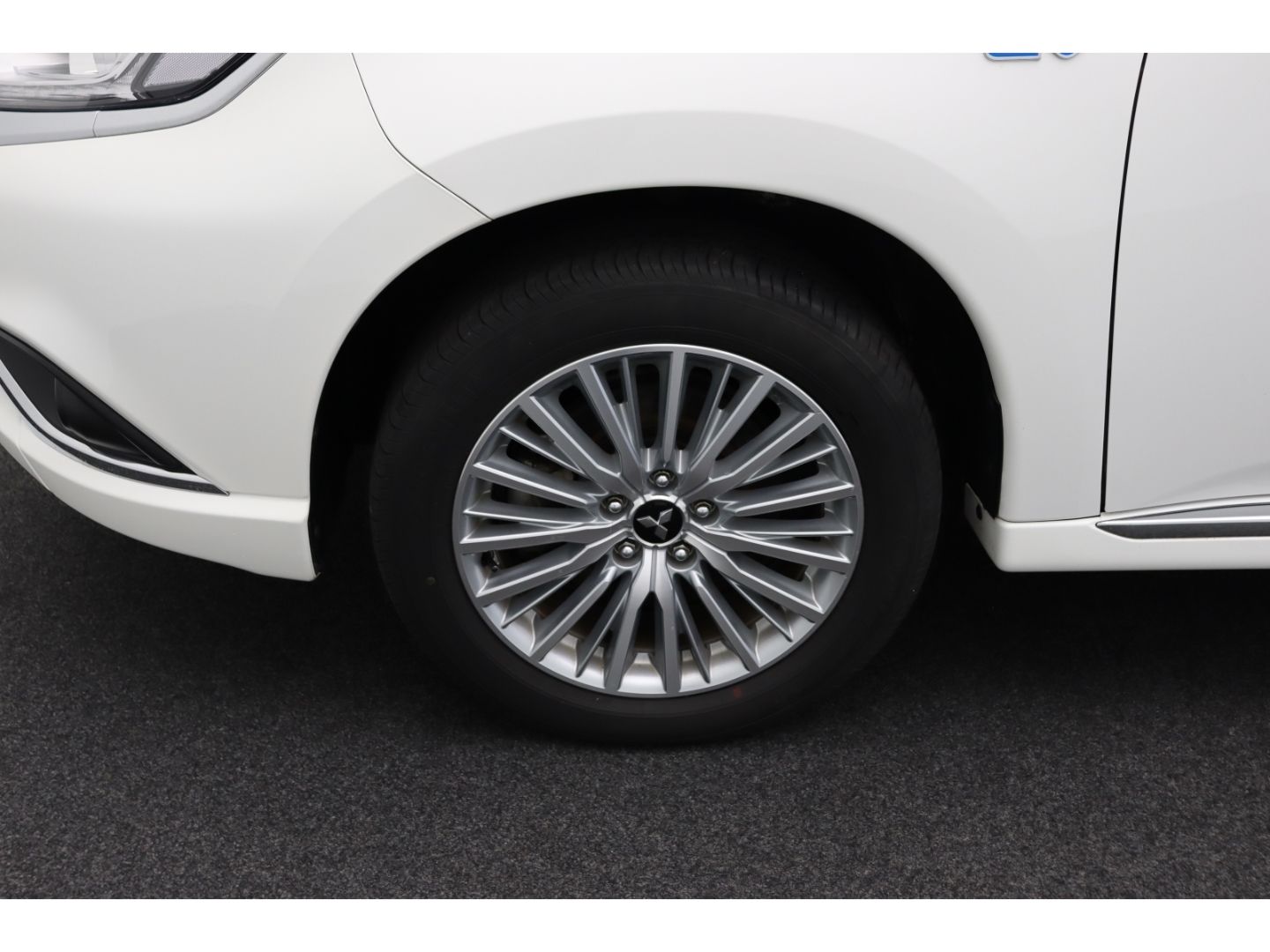 Fahrzeugabbildung Mitsubishi Plug-in Hybrid Outlander PHEV 2.4 Basis 4WD