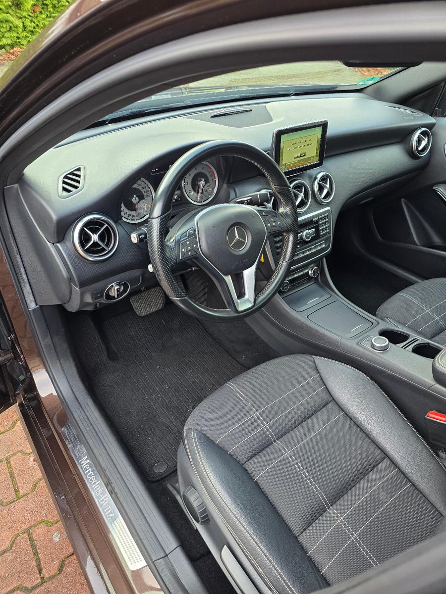 Mercedes-Benz A 250*4MATIC*PANO*KAMERA*AHK*NIGHT PAKET*8xBER.