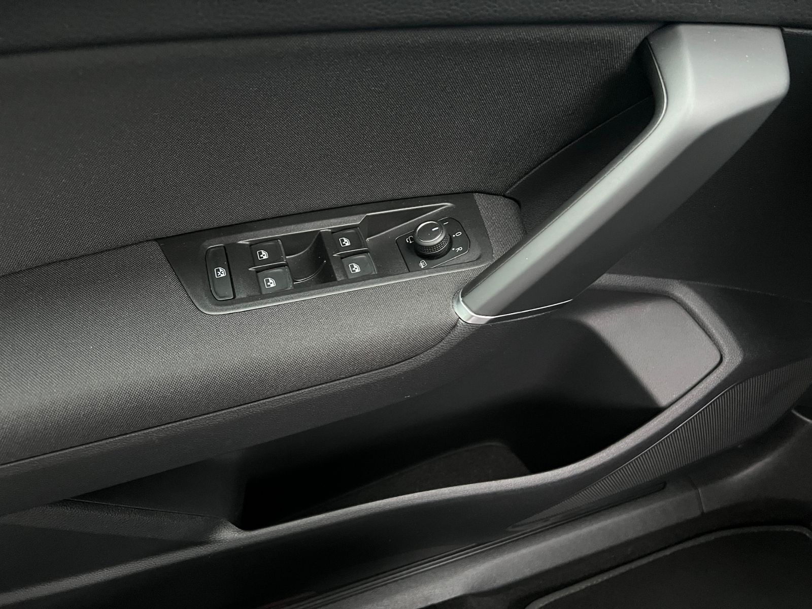 Fahrzeugabbildung Volkswagen Touran Highline 1.5 TSI *R-Line, AHK, Pano, Stan