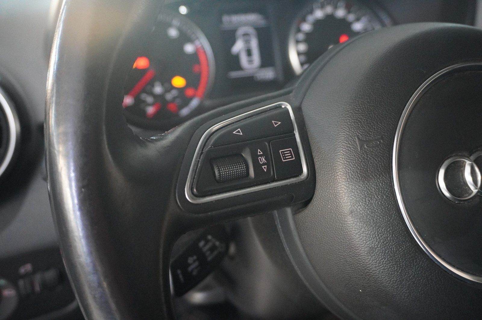 Fahrzeugabbildung Audi A1 1.4 TFSI NAVI/BI-XENON/SHZ/SPORT/PDC/TEMP/AHK