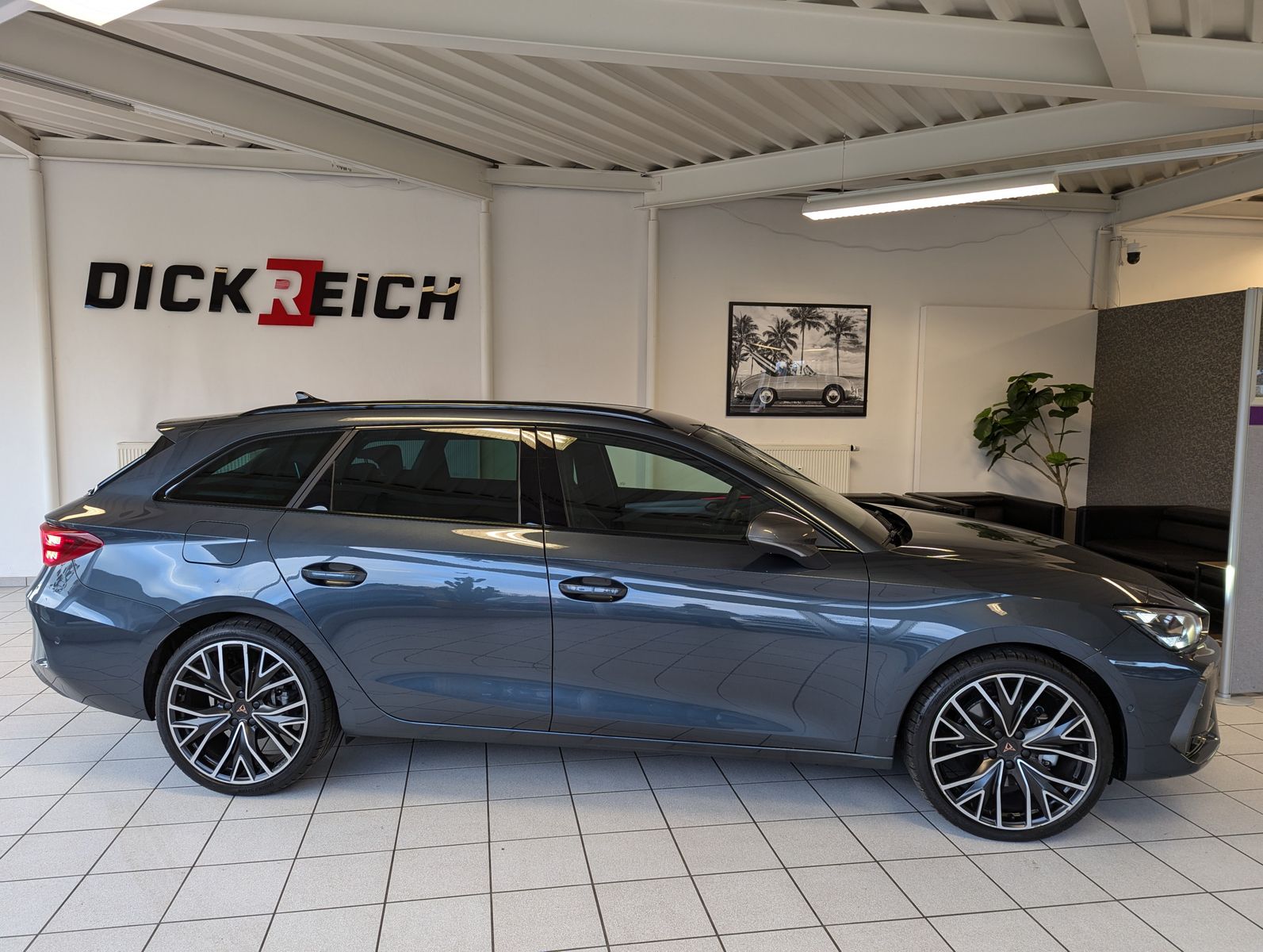 CUPRA Leon 1.5 eTSI Sennh Matrix Pano Edge/Dynamic AHK - Image 8