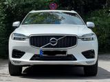 Volvo XC60 T5 AWD R Design PANO+AUTOPILOT+PDC&KAM+ACP - Volvo XC60: Allradantrieb