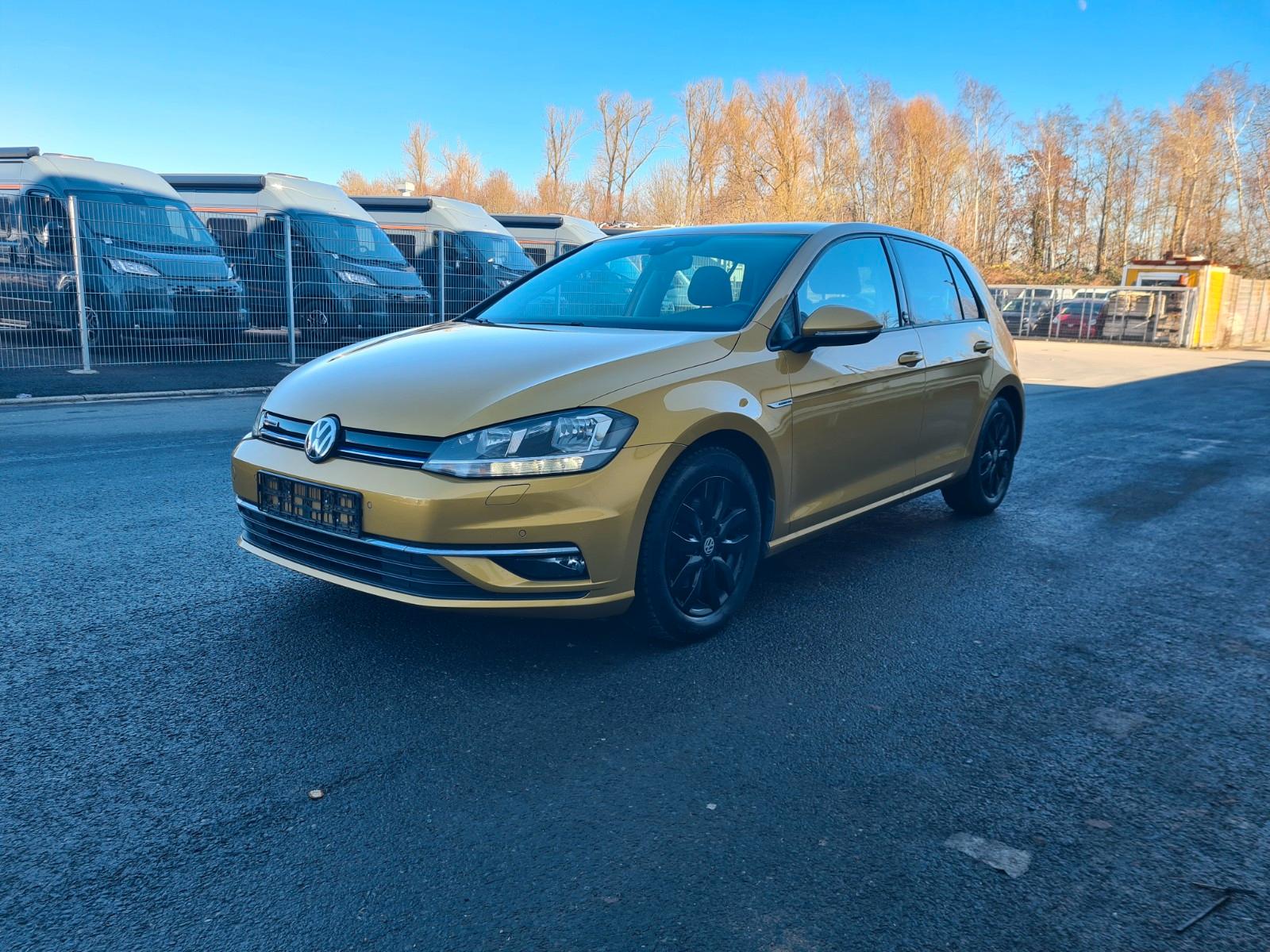 Volkswagen Golf VII Lim. Sound Automat,AHK,Carplay Garantie