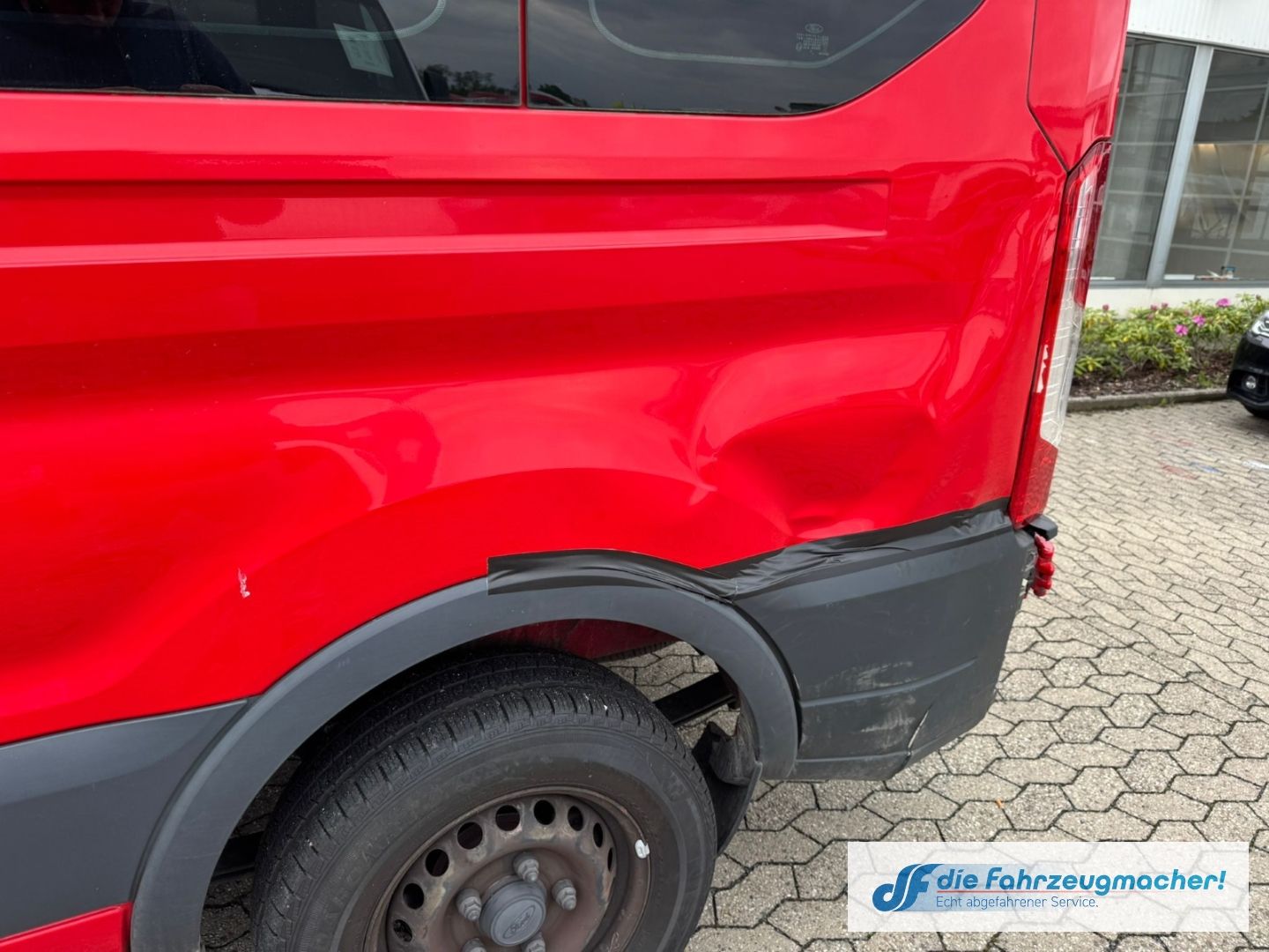 Fahrzeugabbildung Ford Transit Kombi 350 L3 *HECKSCHADEN *2539