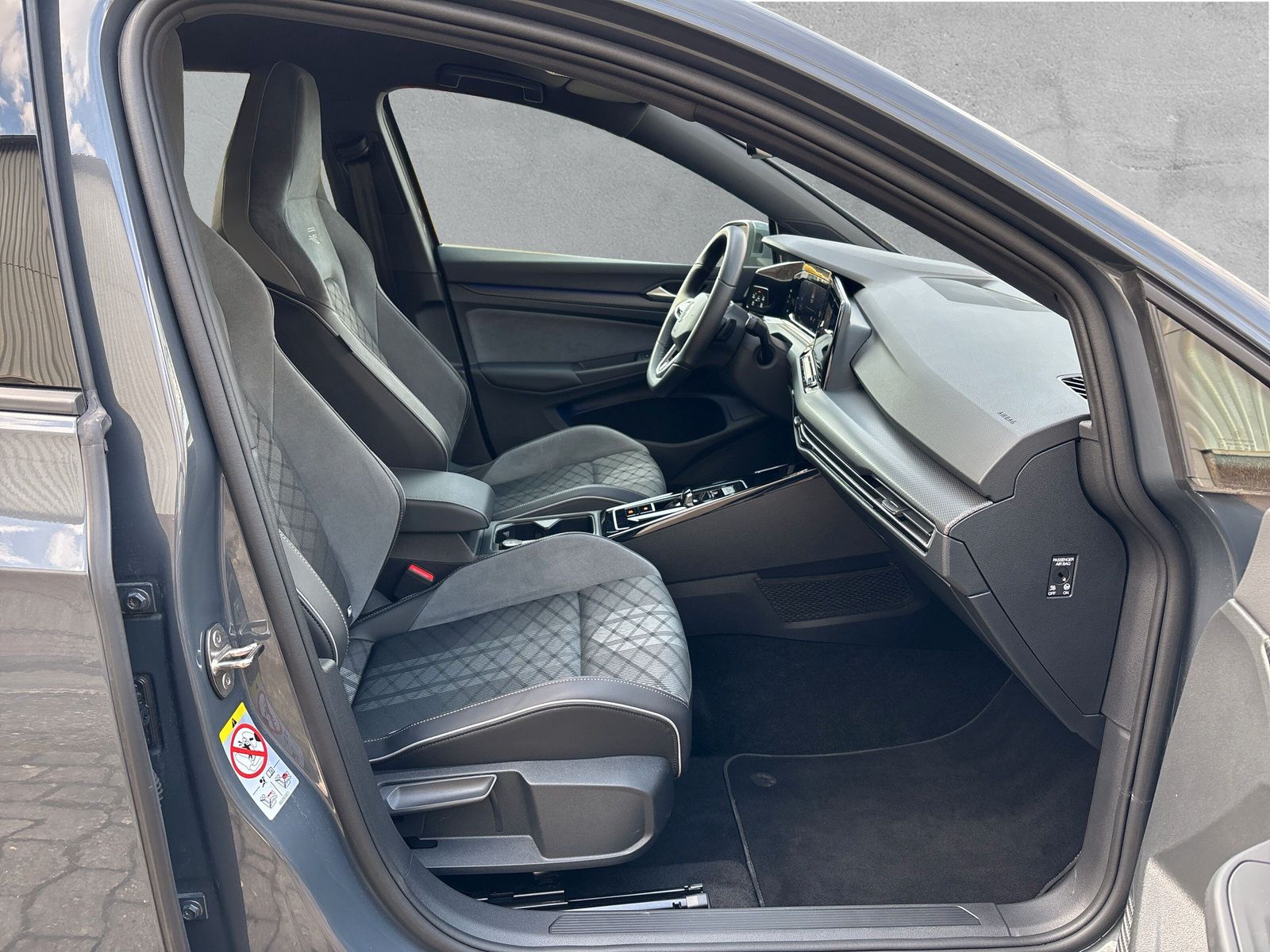 Fahrzeugabbildung Volkswagen Golf R-Line 2.0 TDI DSG RFK LED-Plus App-Connect