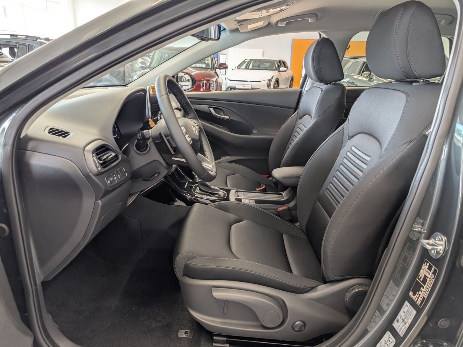 HYUNDAI i30 Kombi 1.6 T-GDI Trend Automatik SHZ Navi – Bild 8