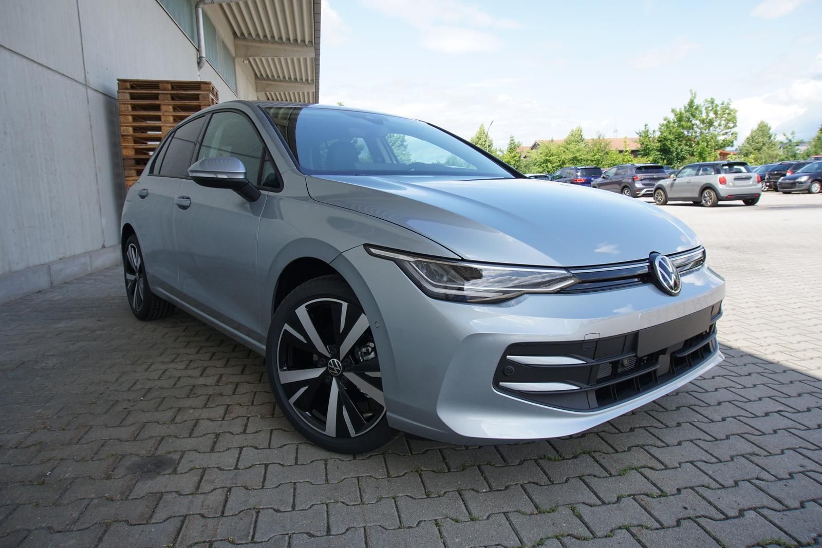 Volkswagen Golf - 1