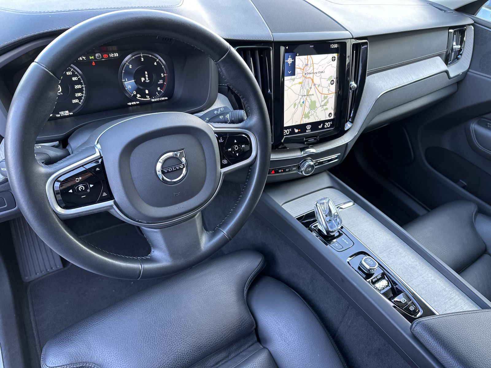 Fahrzeugabbildung Volvo XC60 B5 AWD Inscription NAV+LED+KAMERA+19ZO+1HD