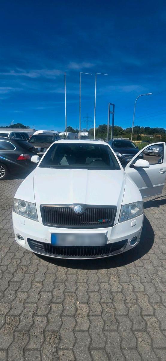 Skoda Octavia 2009 — rear view