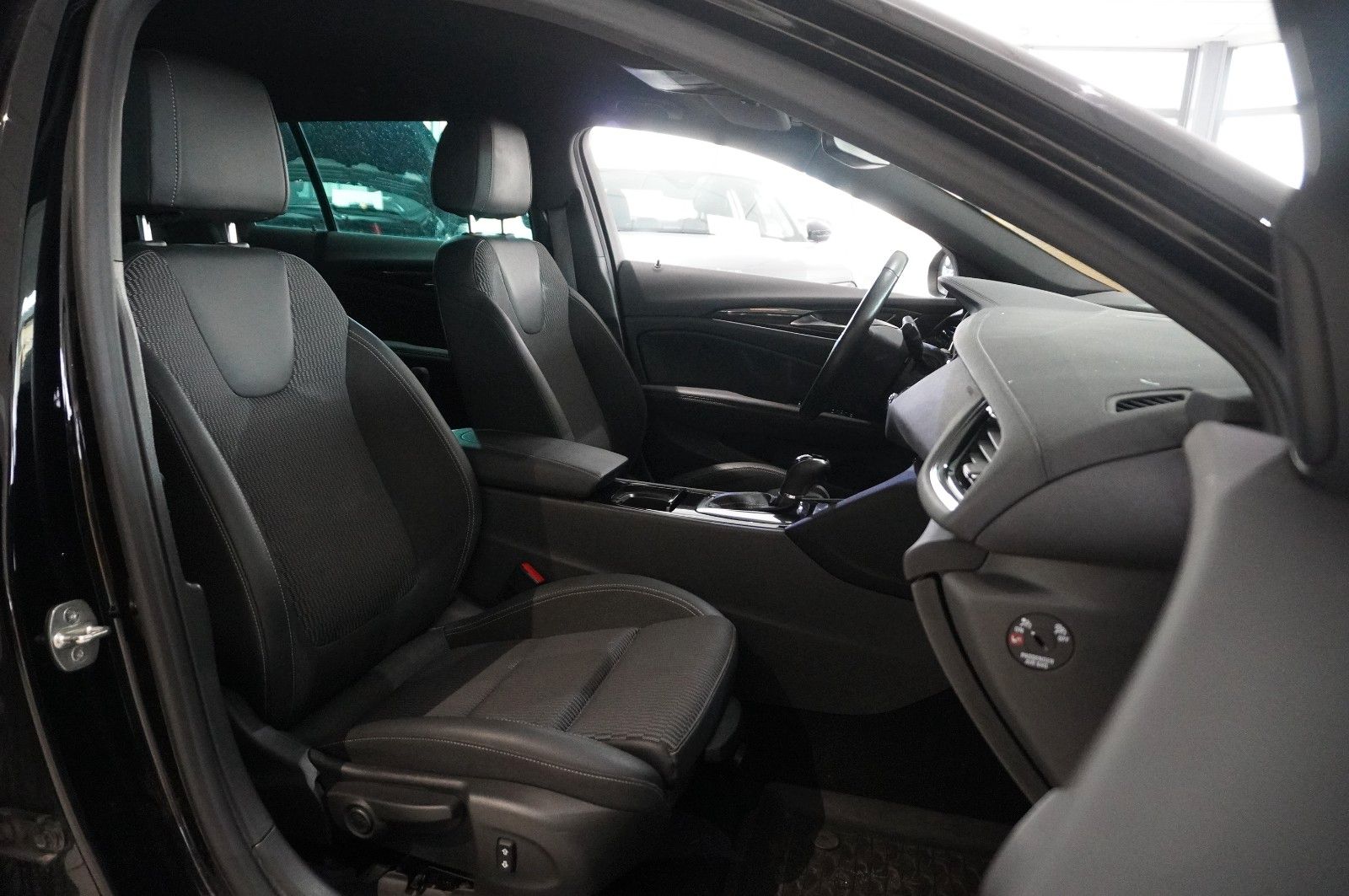 Fahrzeugabbildung Opel Insignia B ST 2.0D BUSI. 4X4 NAVI/LED/KAMERA/DAB