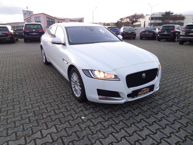 Jaguar XF 2.0d Pure Autom+Navi+Standhzg+Cam+PDC+1.Hand