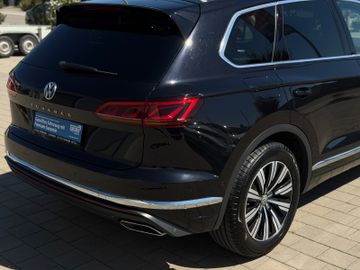 Volkswagen Touareg - 11