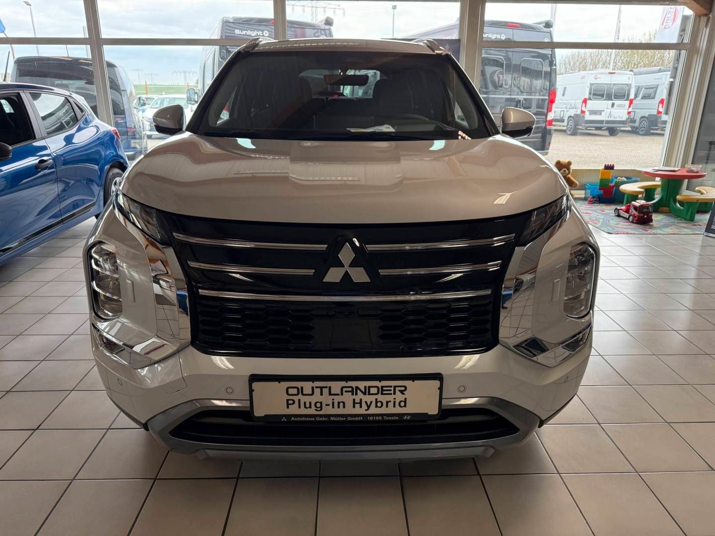 Fahrzeugabbildung Mitsubishi Outlander Plug-in Hybrid Intro Edition 2.4 MIVEC