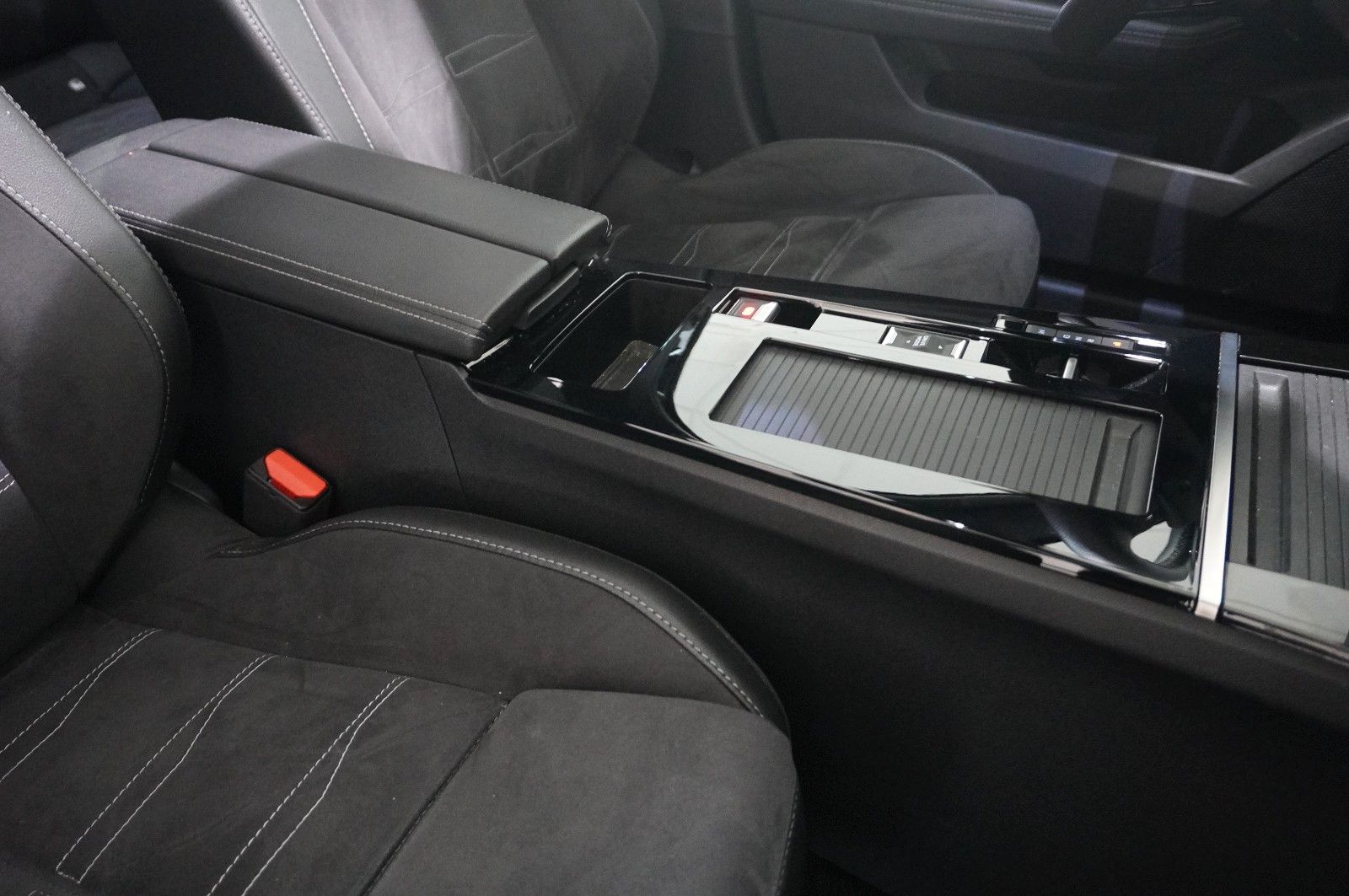 Fahrzeugabbildung Opel Astra L ST 1.2T ULTIMATE NAVI/LED/360°/PANO/DAB+