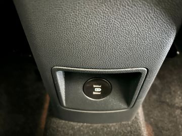 Ford Tourneo Courier Titanium AHK