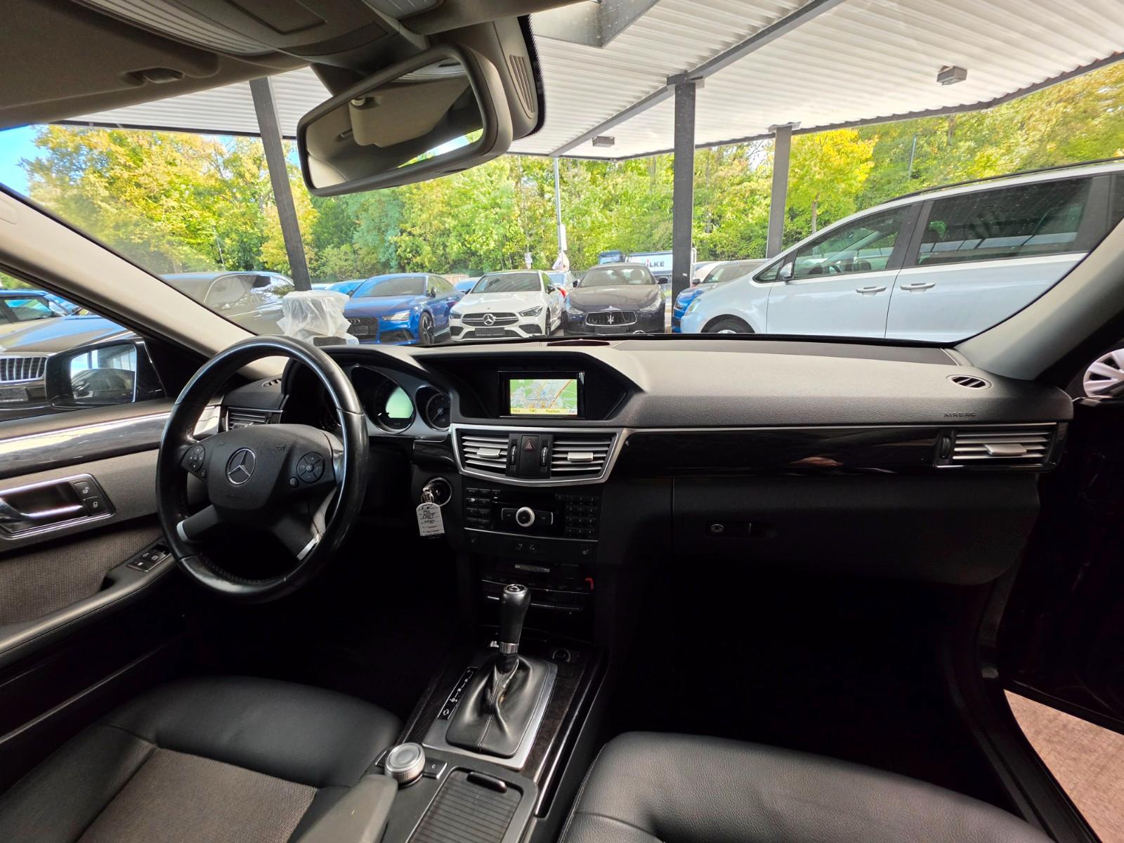Mercedes-Benz E200 2011 — photo 10