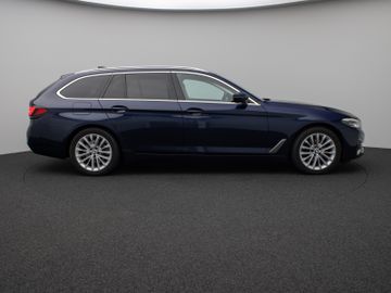 Fahrzeugabbildung BMW 520d xD Luxury Line Kamera HUD DAB HiFi DisplKey