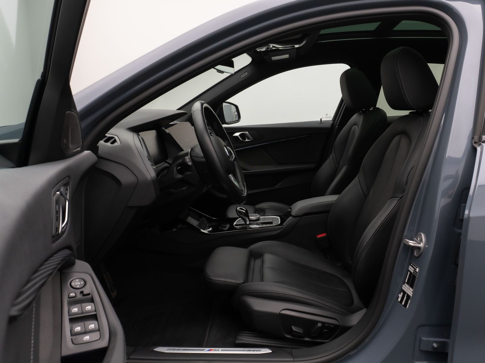 Fahrzeugabbildung BMW 118i M Sport Panorama Kamera HUD DAB H/K Komfort