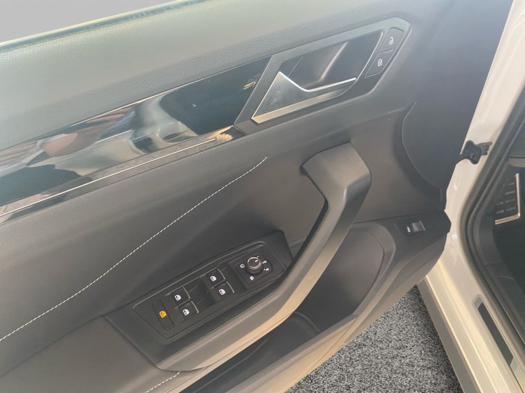 Fahrzeugabbildung Volkswagen T-Roc 1.5 TSI R-Line AHZV Anschlussgarantie