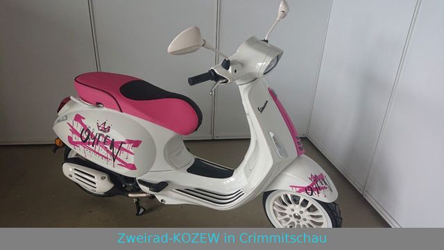 Vespa Sprint 50 Queen Edition