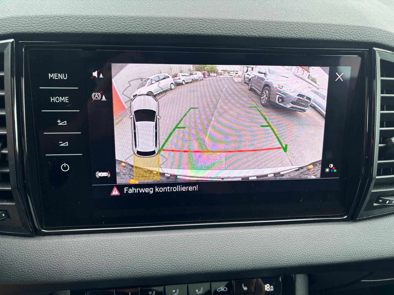 Fahrzeugabbildung SKODA Karoq SportLine 4x4-ACC-PANO-VIRTUAL-KAM-SHZ-LED