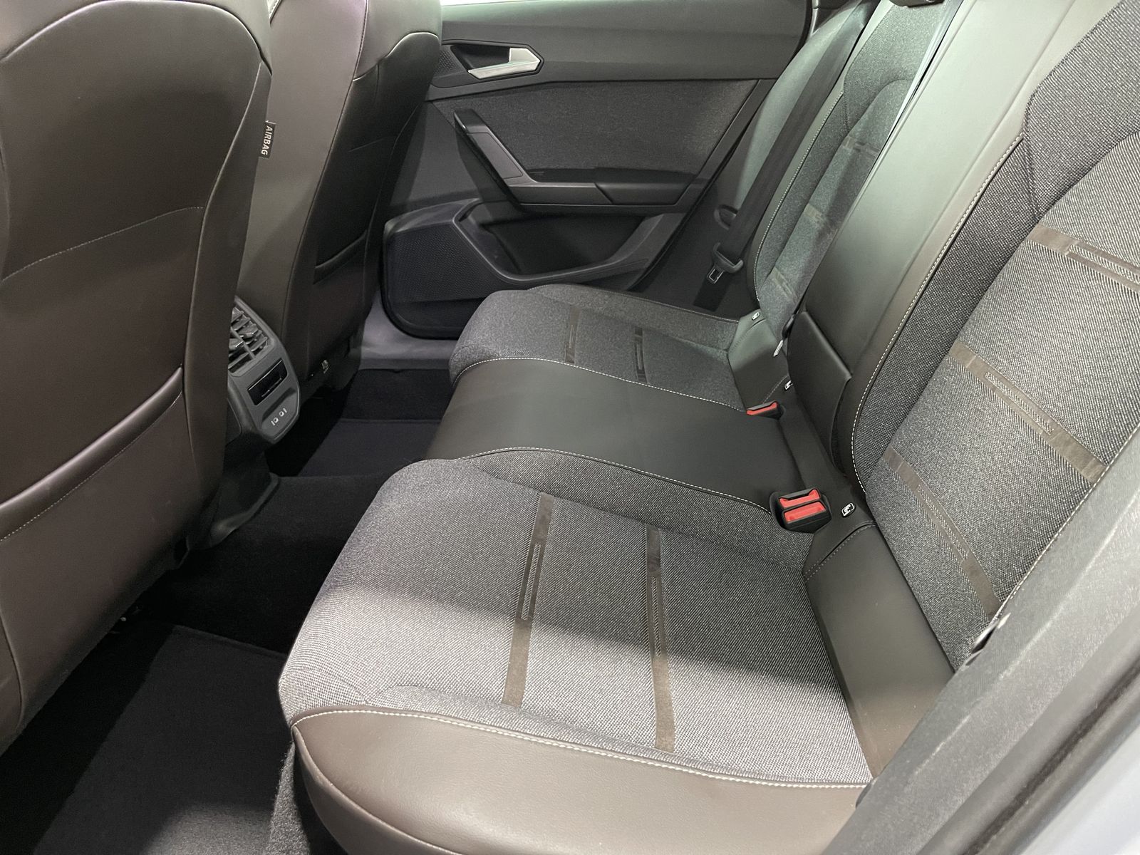 Fahrzeugabbildung SEAT Leon Xcellence 2.0 TDI*AHK*LED*Cam*Navi*