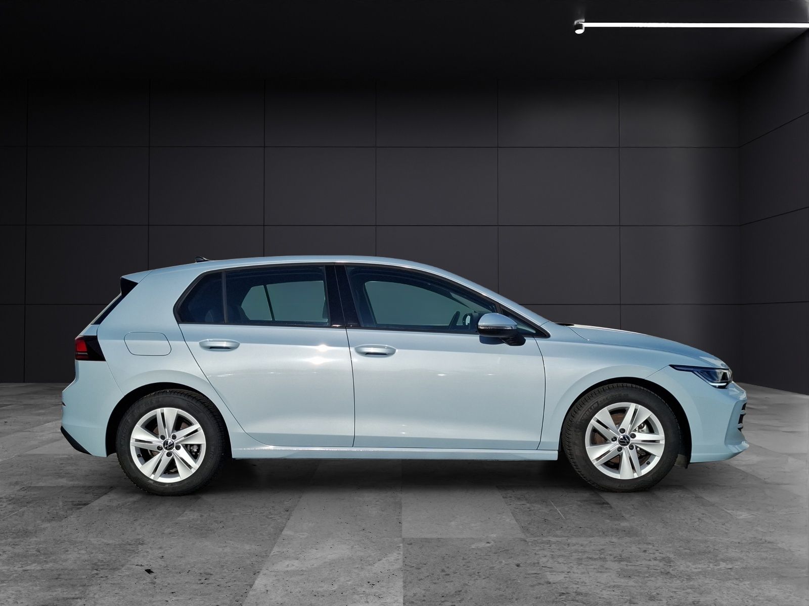 Fahrzeugabbildung Volkswagen Golf VIII TSI Life LED Navi AID ACC RFK HUD SHZ