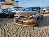 Mercedes-Benz A 200 BlueEfficiency - mit Benzin-Antrieb: Gold, Limousine