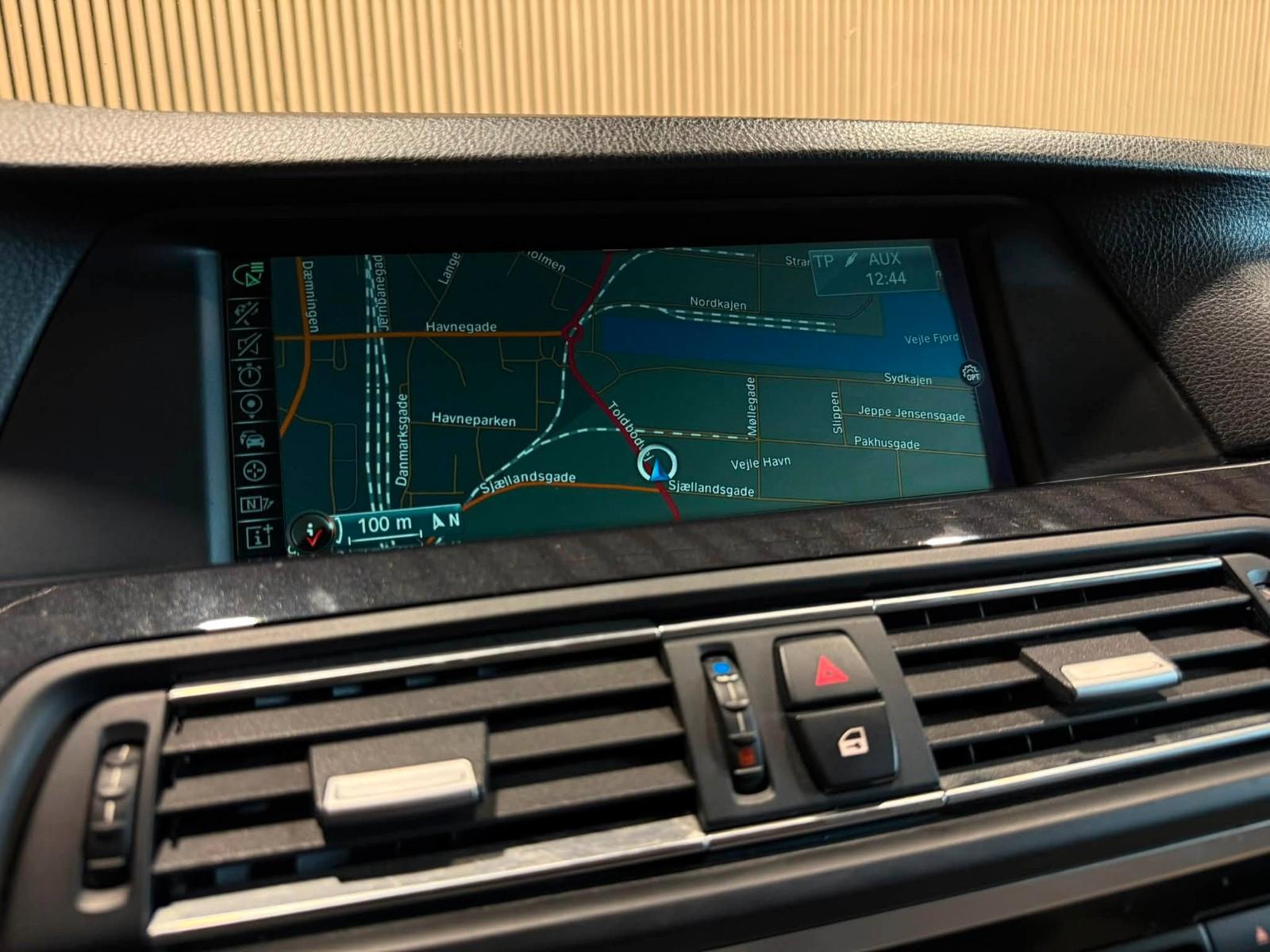 BMW 525 2013 — photo 18