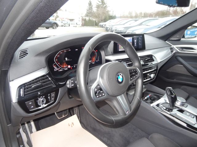 Fahrzeugabbildung BMW 520d xDrive M Sportpaket/HUD/Live-Cockpit/Kamera