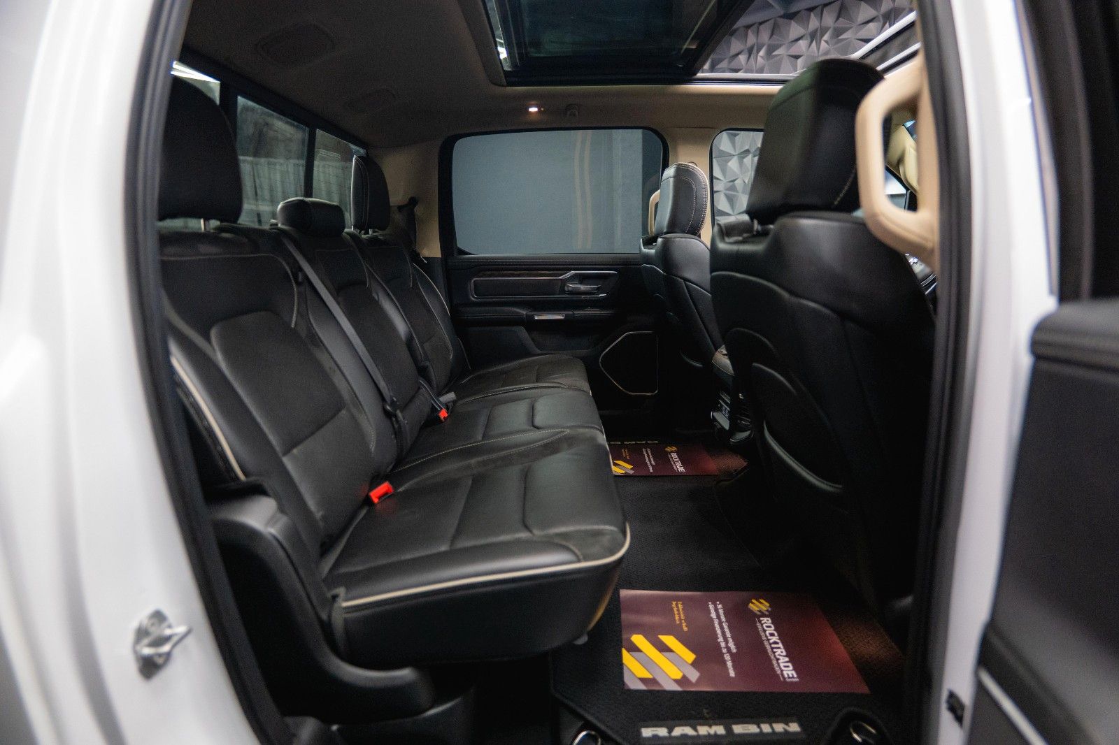 Fahrzeugabbildung Dodge RAM 5.7 V8 HEMI 4x4 LARAMIE LPG *Unfallfrei*Pano