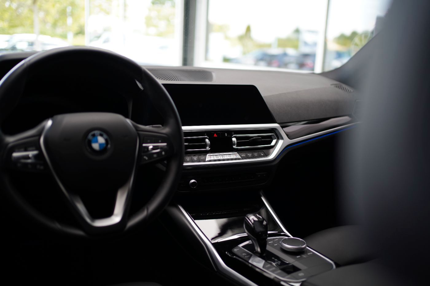 BMW 320i Sport Line ParkAssis+Komfortzug+Sitzheiz.F& foto 13
