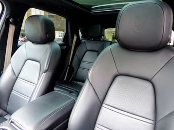 Porsche Cayenne - 8