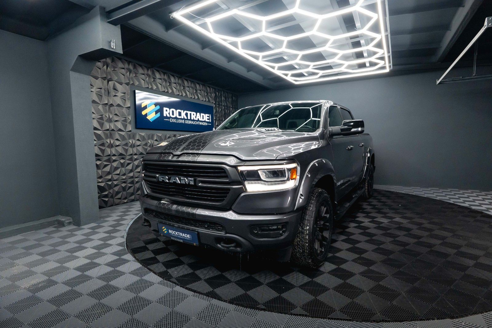 Fahrzeugabbildung Dodge RAM 5.7 V8 HEMI 4x4 LARAMIE Offroad AxleLock 19%