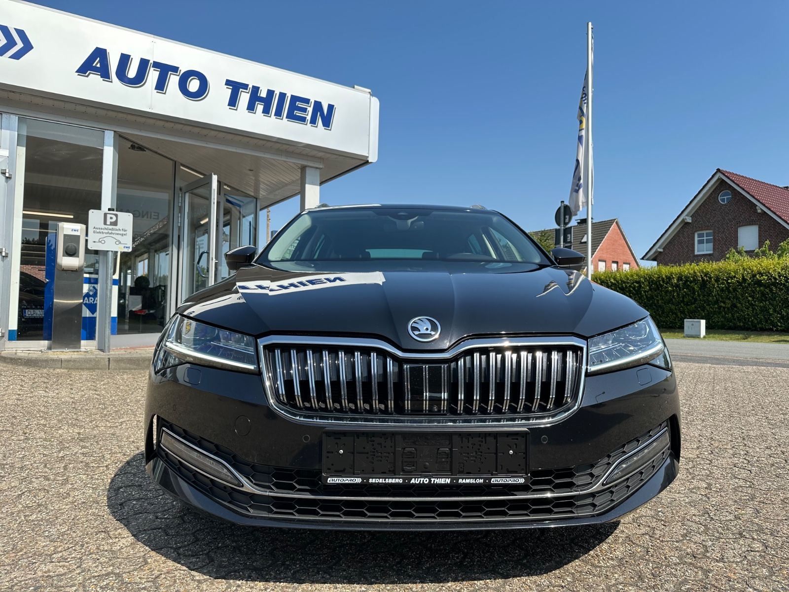 Fahrzeugabbildung SKODA Superb Combi 2.0 TDI Style AHK/Fahrass.Plus/Colu