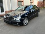 Mercedes-Benz E 240 Avantgarde Lim. Aut. / Xenon / SHZ / PDC - Mercedes-Benz E 240: Avantgarde