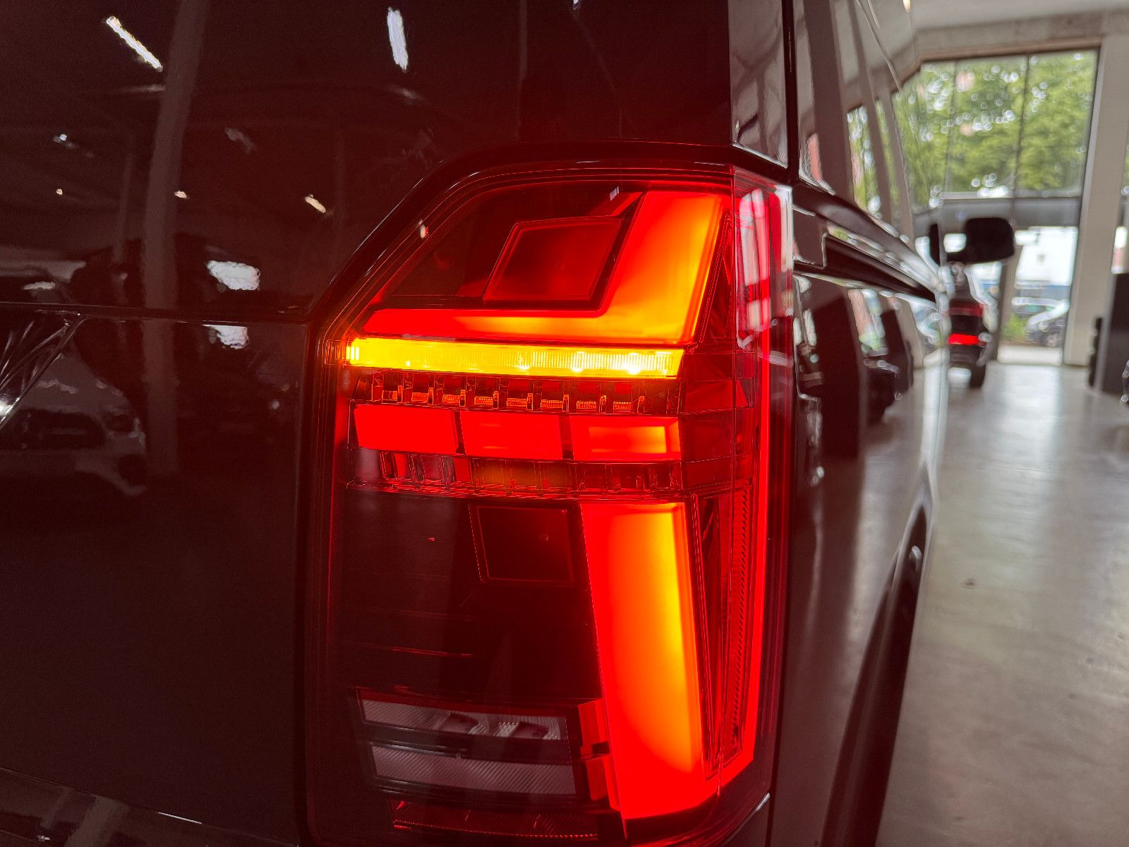 Fahrzeugabbildung Volkswagen T6.1 DSG 4MOTION IQ.DRIVE 7SITZER GENERATION SIX