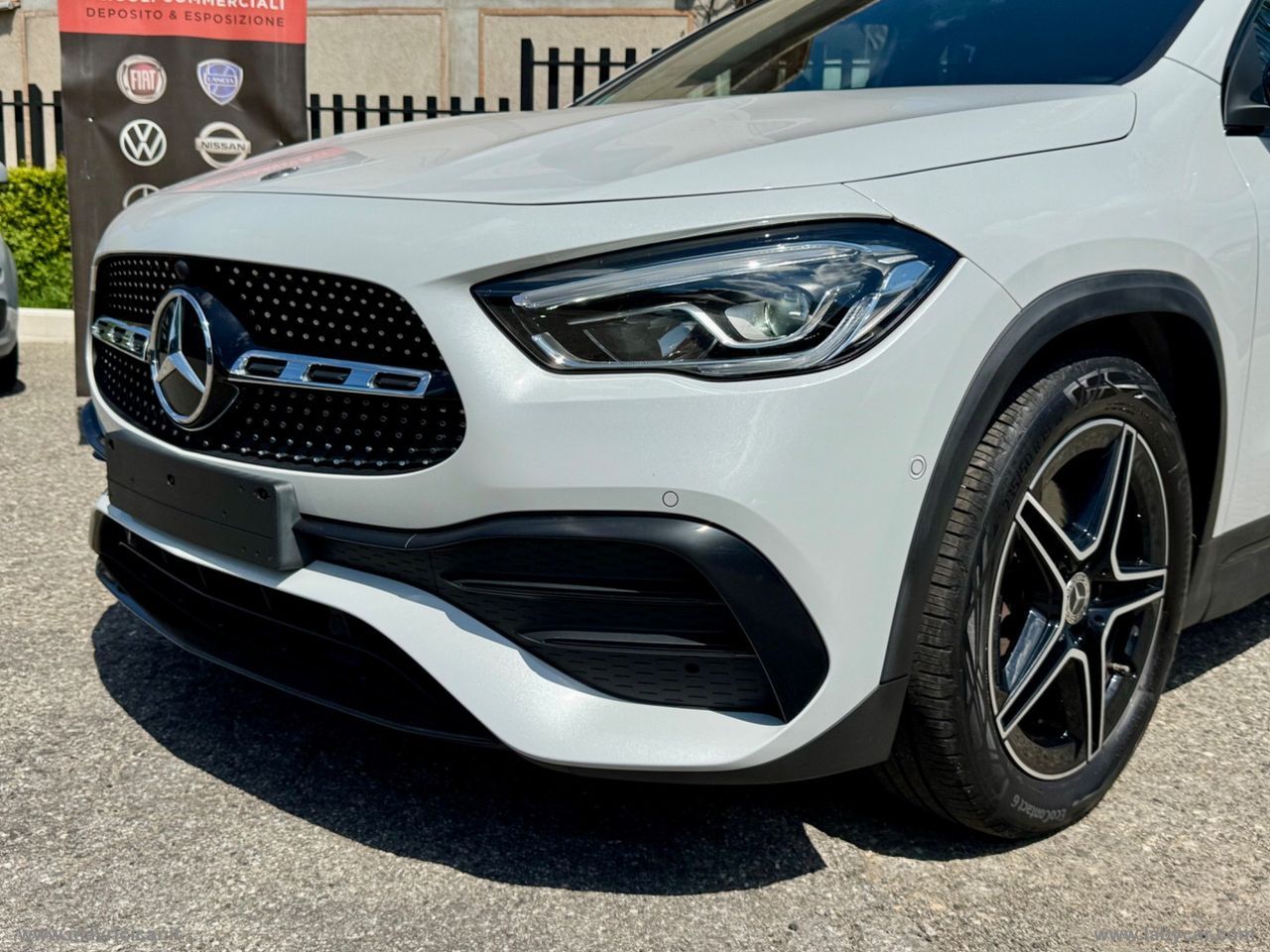 Mercedes-Benz MERCEDES-BENZ GLA 220 d Automatic 4Matic Premium imagem 2